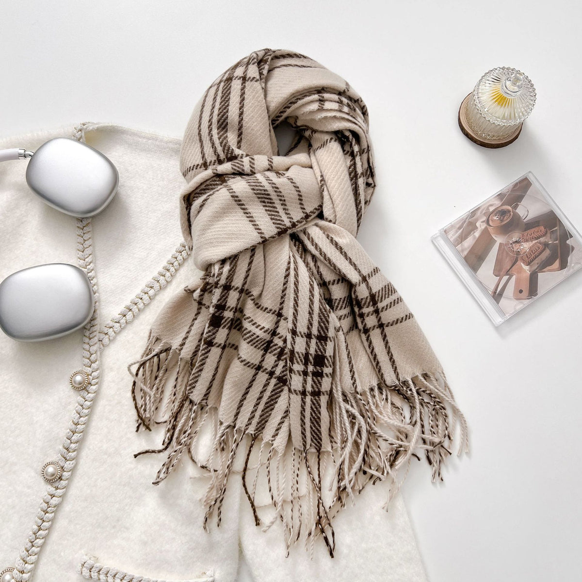 Écharpe bicolore à franges – Élégance et chaleur hivernal